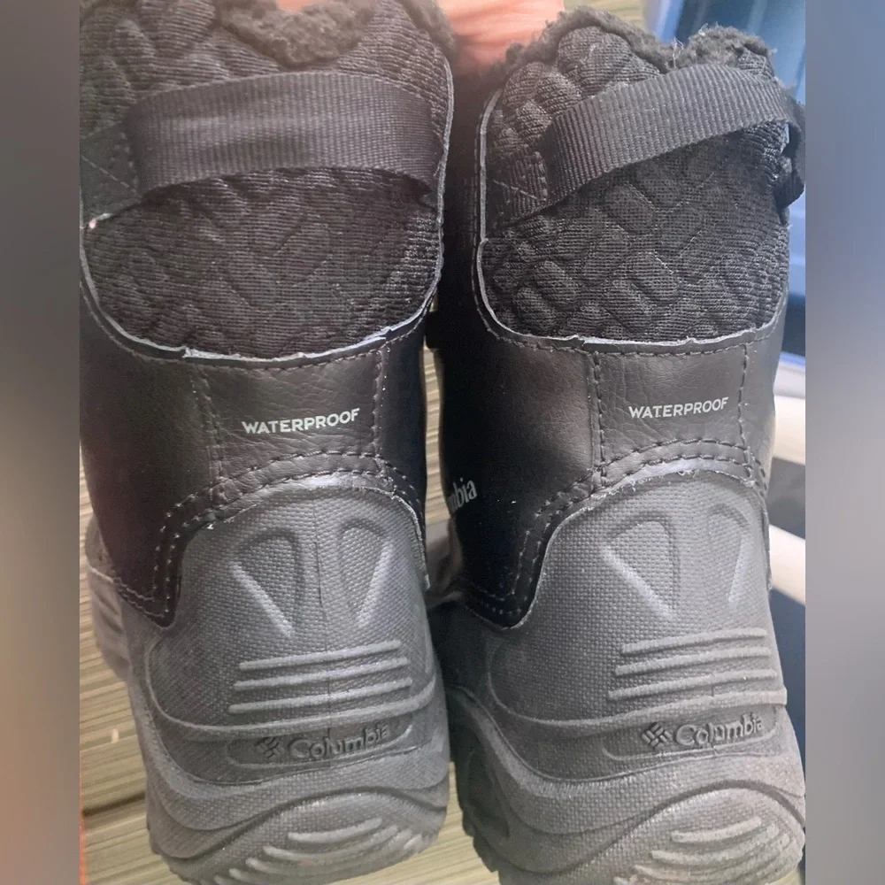 Columbia Black youth  Insulated Snow Boots 3 Ski waterproof play skit